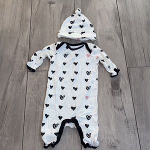 Bestaroo Baby heart print pajama onsie with matching hat